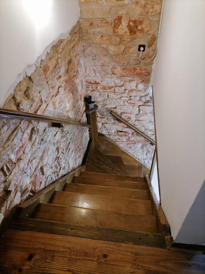 Mala Kuca Sa Velikim Grijanim Bazenom Antonio Βίλα Šišan Εξωτερικό φωτογραφία