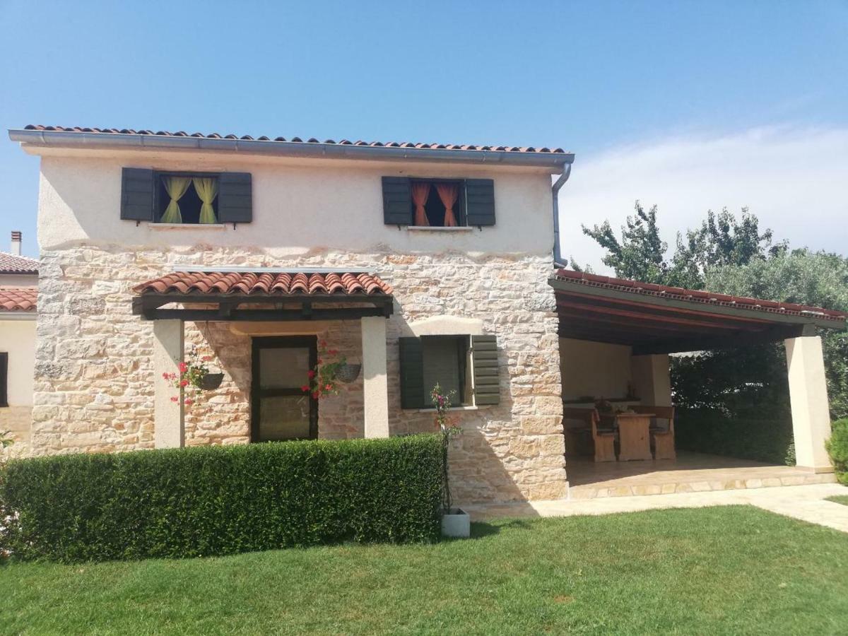Mala Kuca Sa Velikim Grijanim Bazenom Antonio Βίλα Šišan Εξωτερικό φωτογραφία